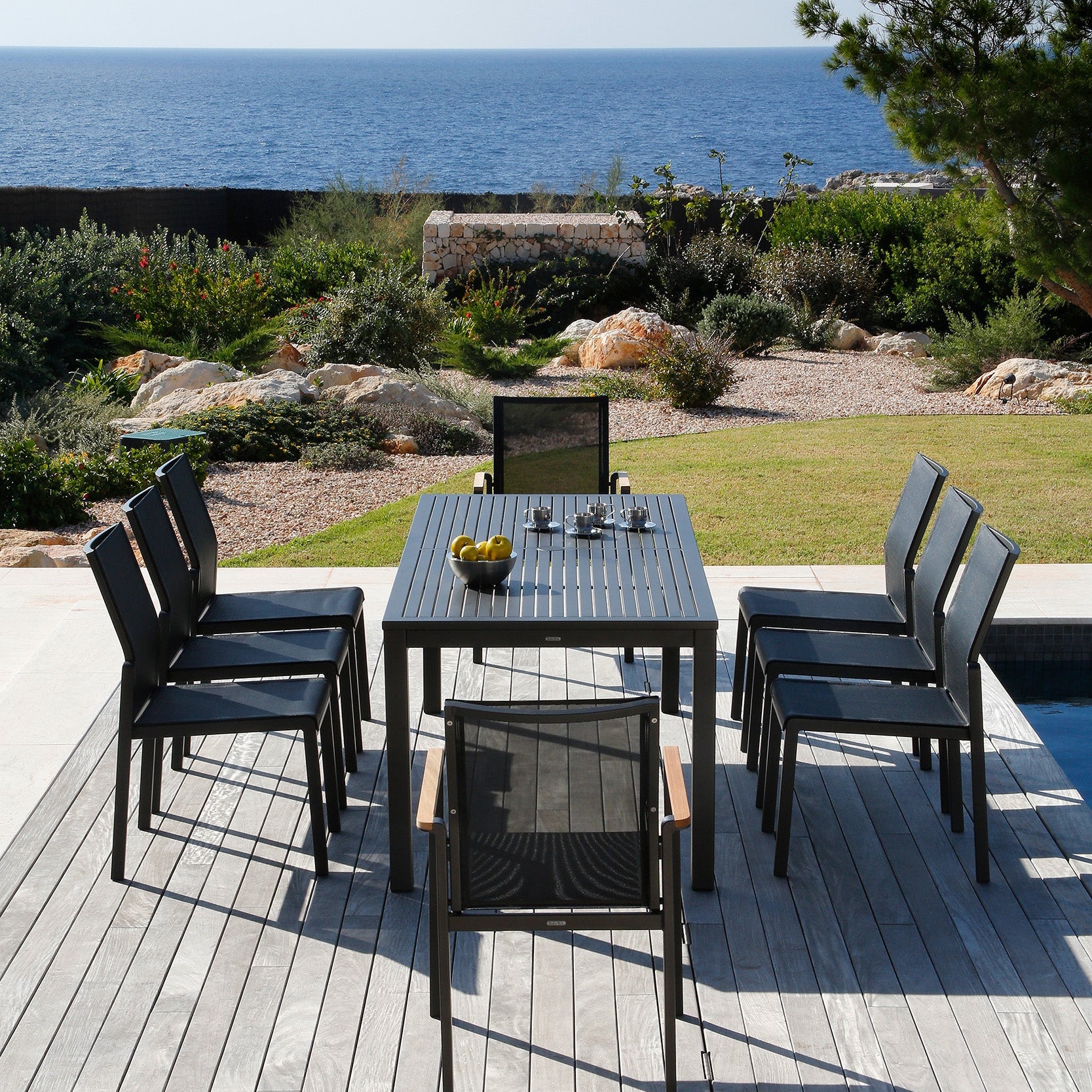 Barlow Tyrie Aura Dining Set