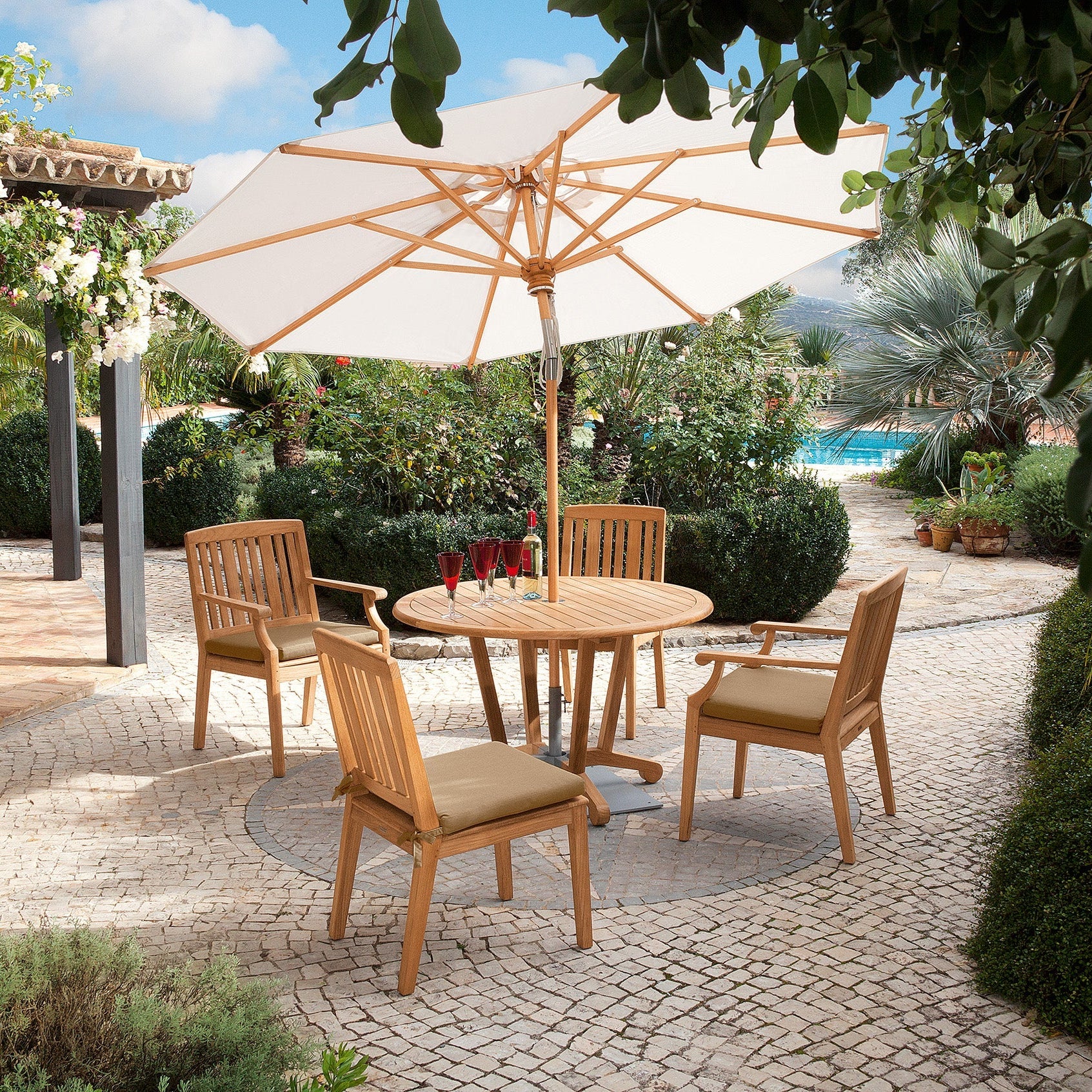 Barlow Tyrie Chesapeake Teak Round Dining Table