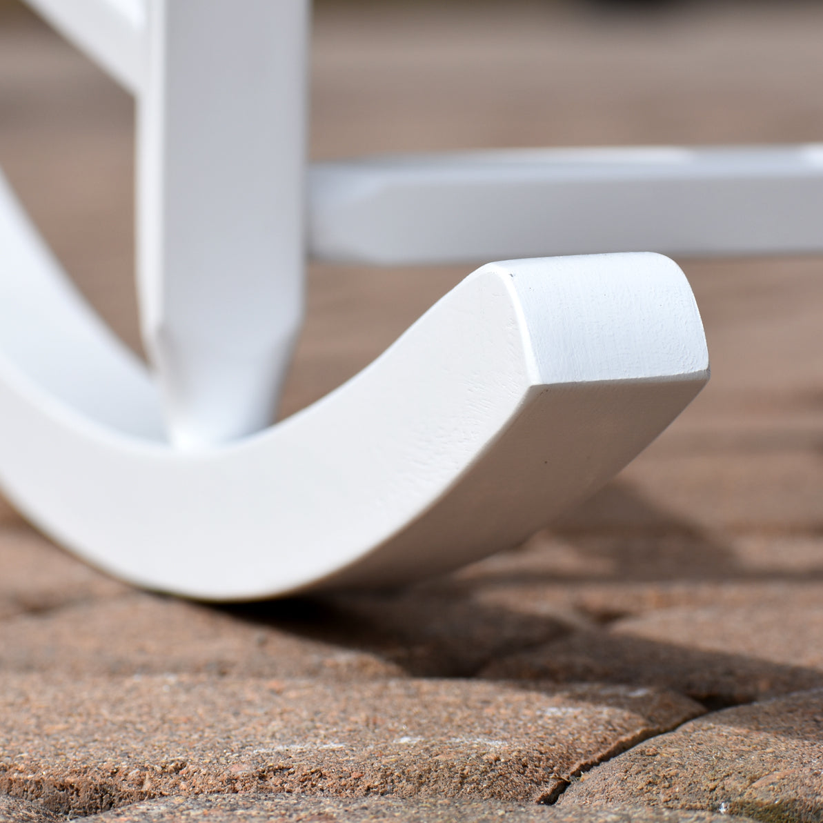 Americana Resort Rocker Set of 2 + Side Table - White