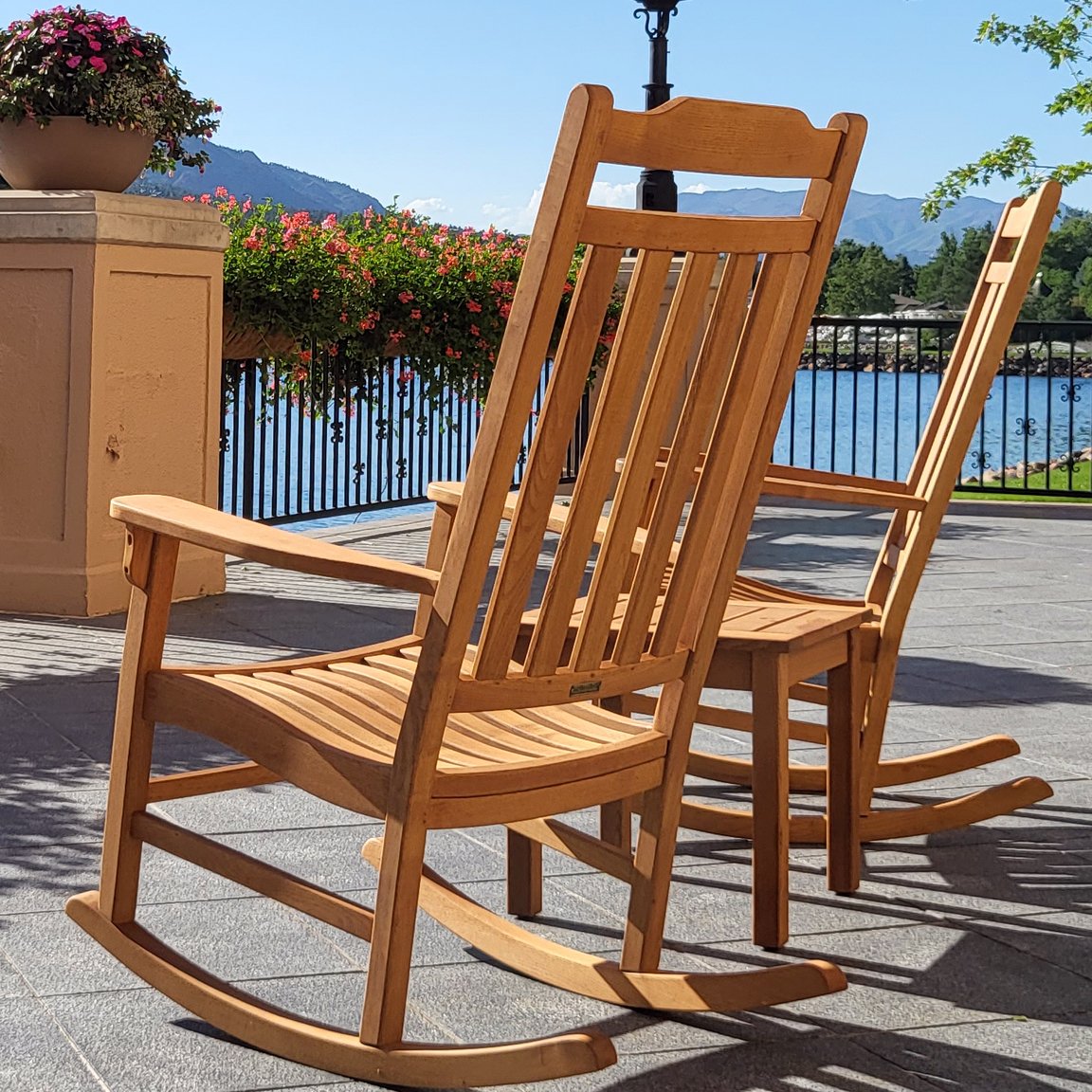 World's Finest Rocker Set of 2 + Side Table - Robinia