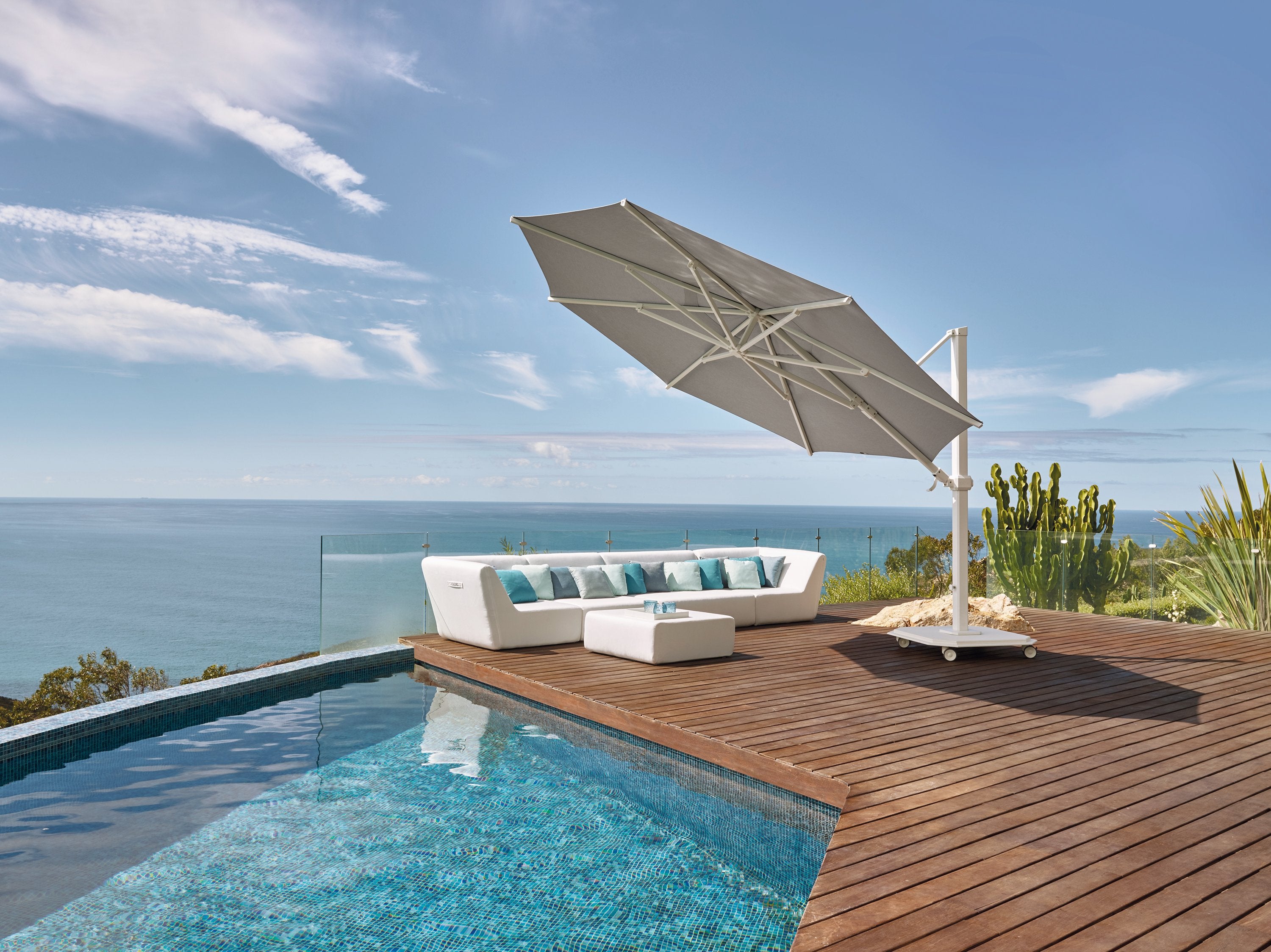 Jardinico JCP.401 Octagonal 13' Sidepost Umbrella (in CC frame/Natte Grey Chine- tilted)