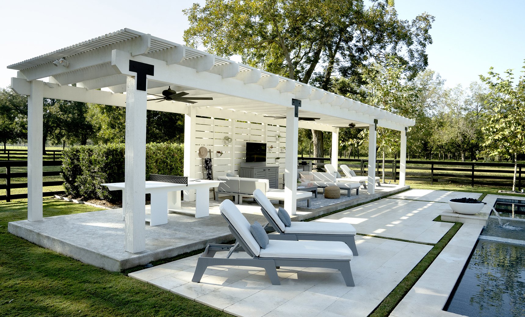 LEDGE Mainstay Chaise