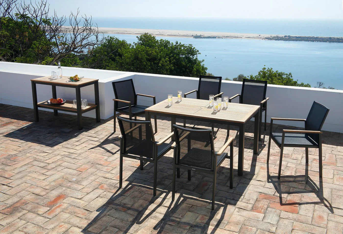 Three tips for buying your perfect outdoor dining set