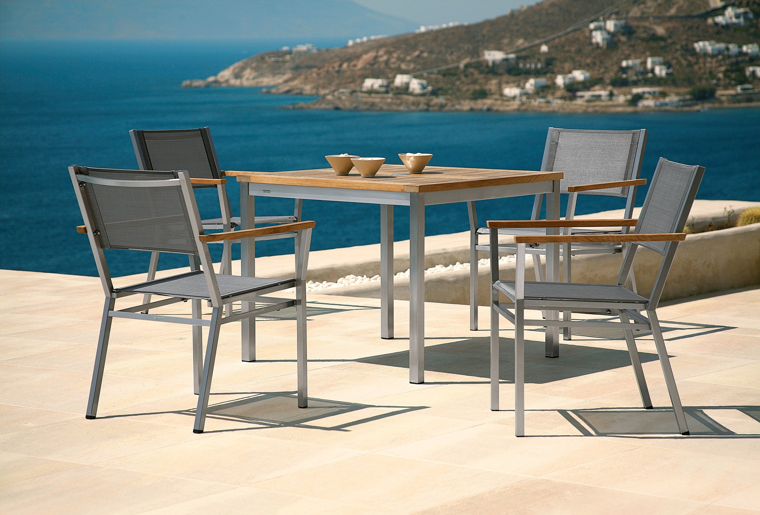 Barlow Tyrie Equinox 5pc Deep Dining Ensemble