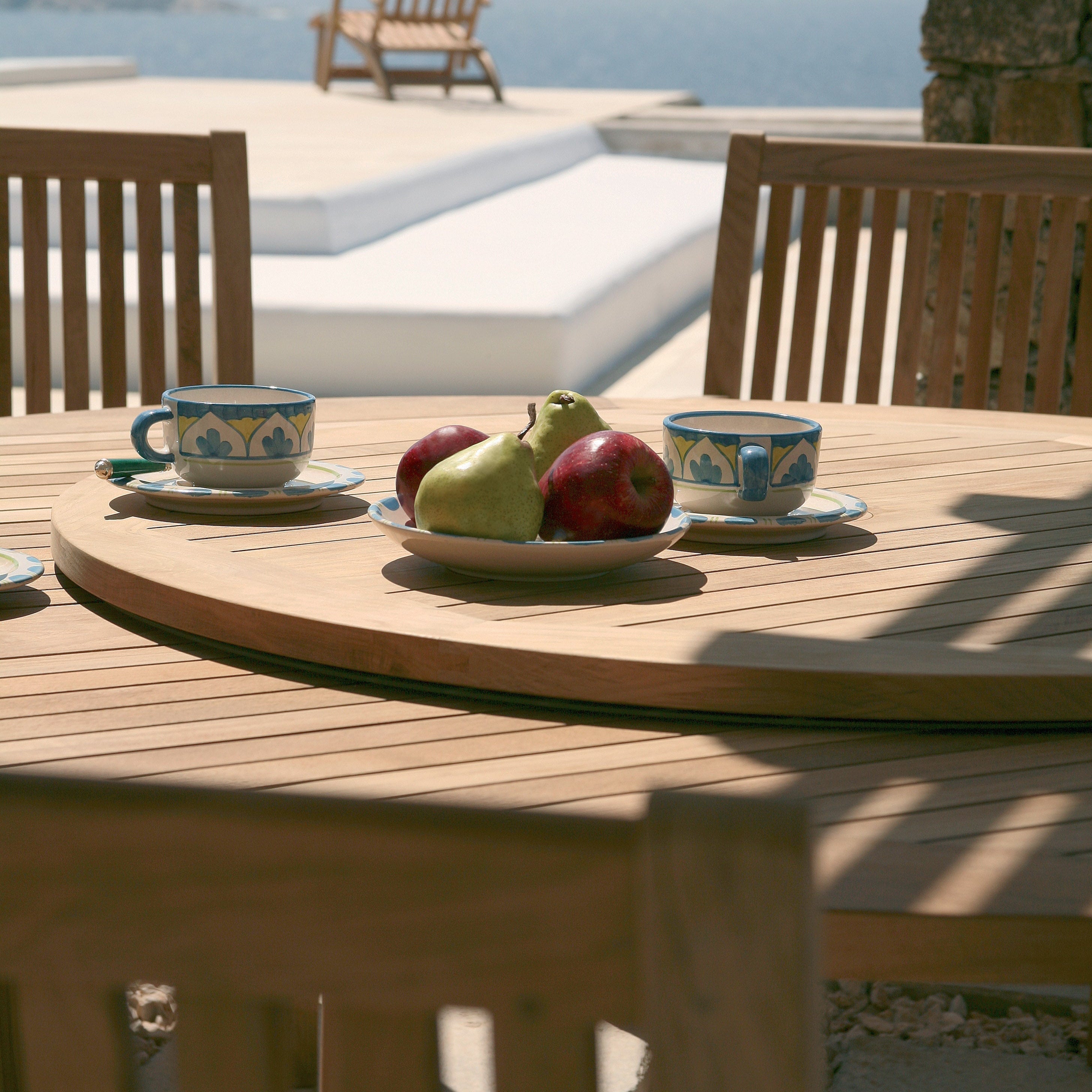 Barlow Tyrie Drummond Teak 73" Round Dining Table