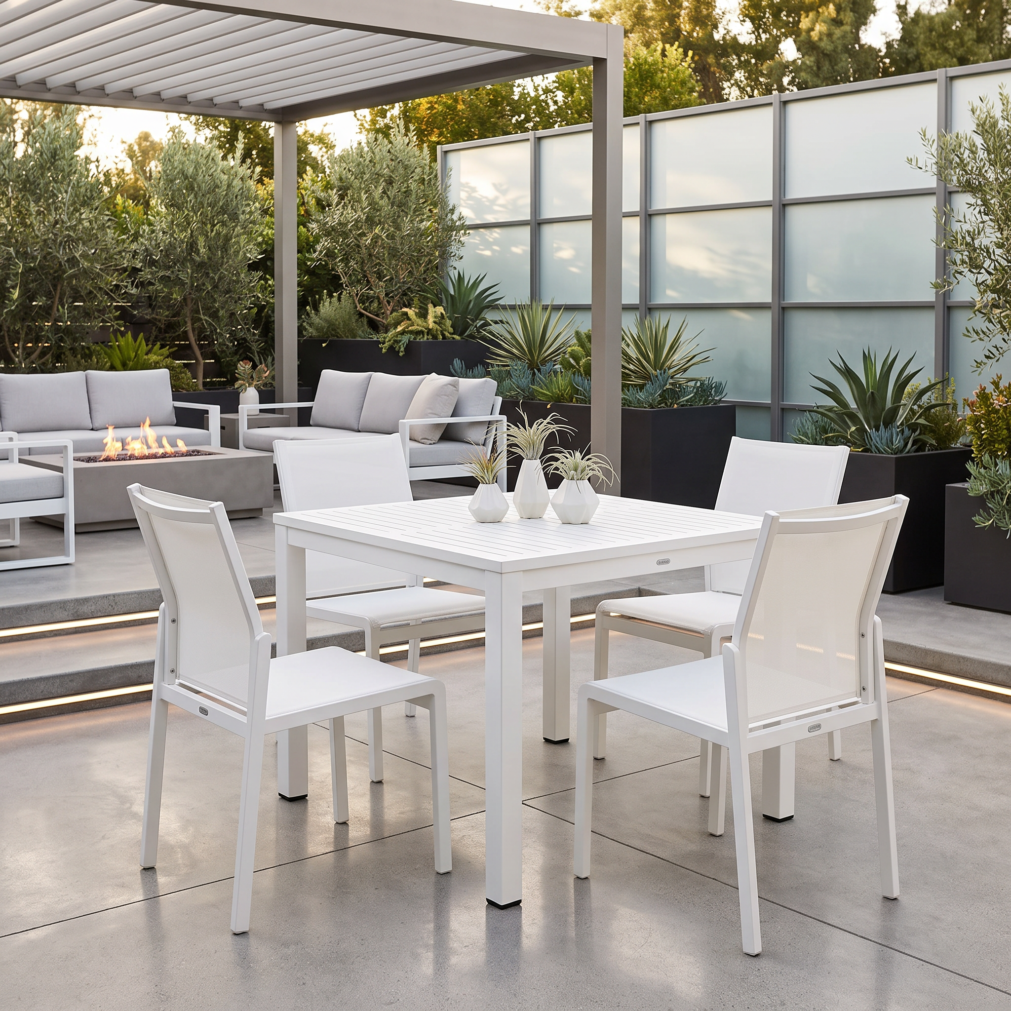 Barlow Tyrie Aura Aluminum Table 90