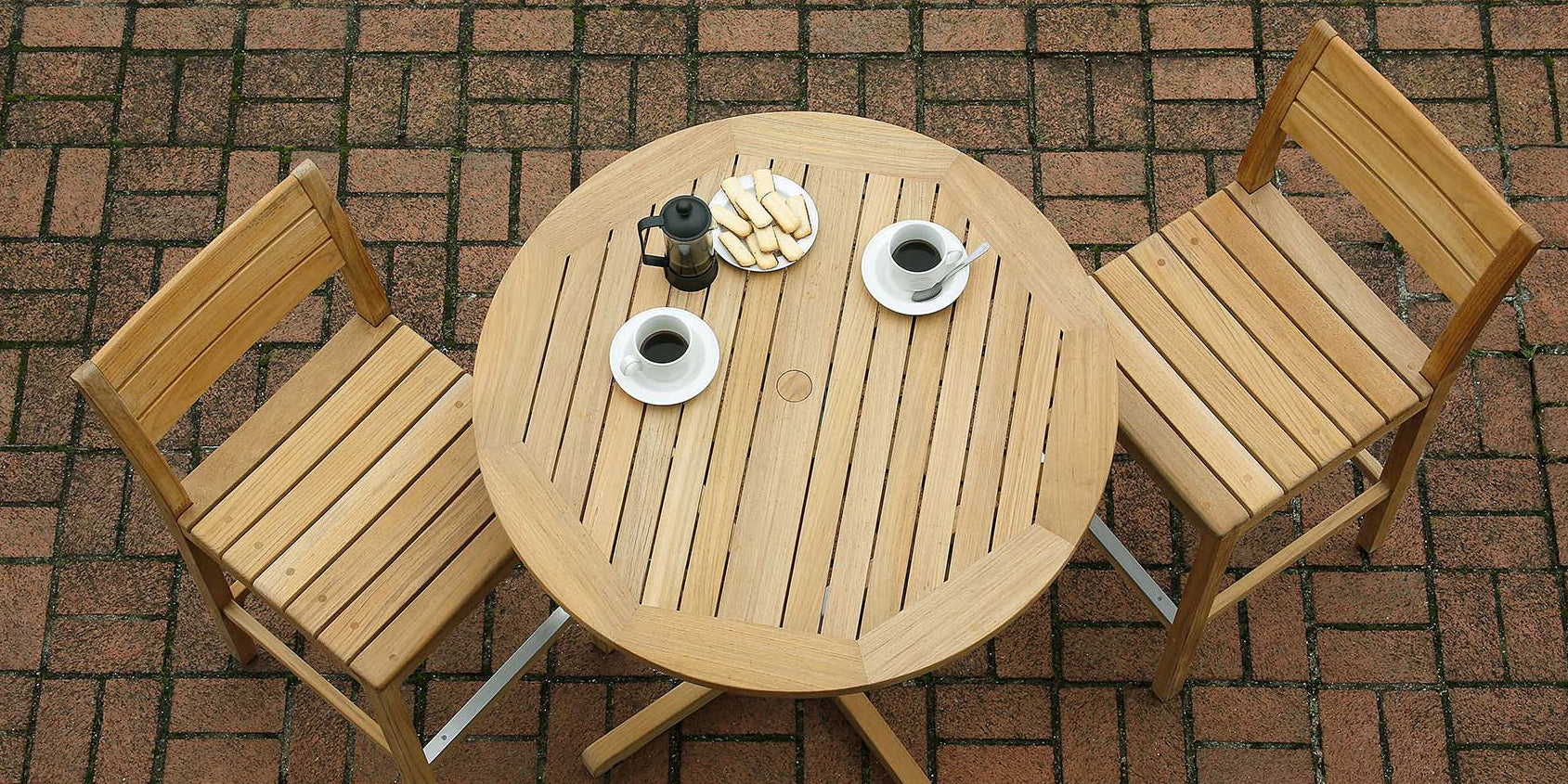 Barlow Tyrie Bermuda Round Pedestal Dining Table - Thumbnail 3