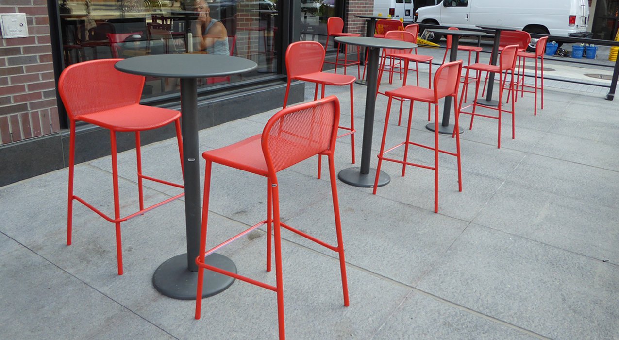 Emu Bistro 24" Outdoor/Indoor Table