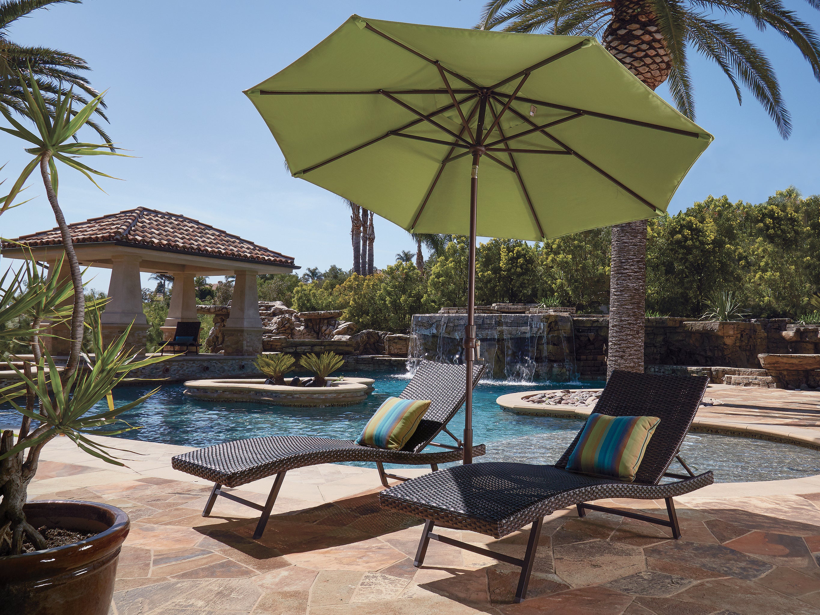 Treasure Garden 9' Octagon Collar Tilt Umbrella