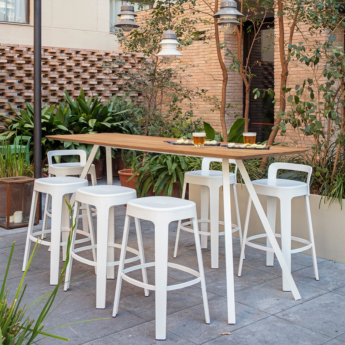 RS Barcelona Ombra Bar Stool With Back - White