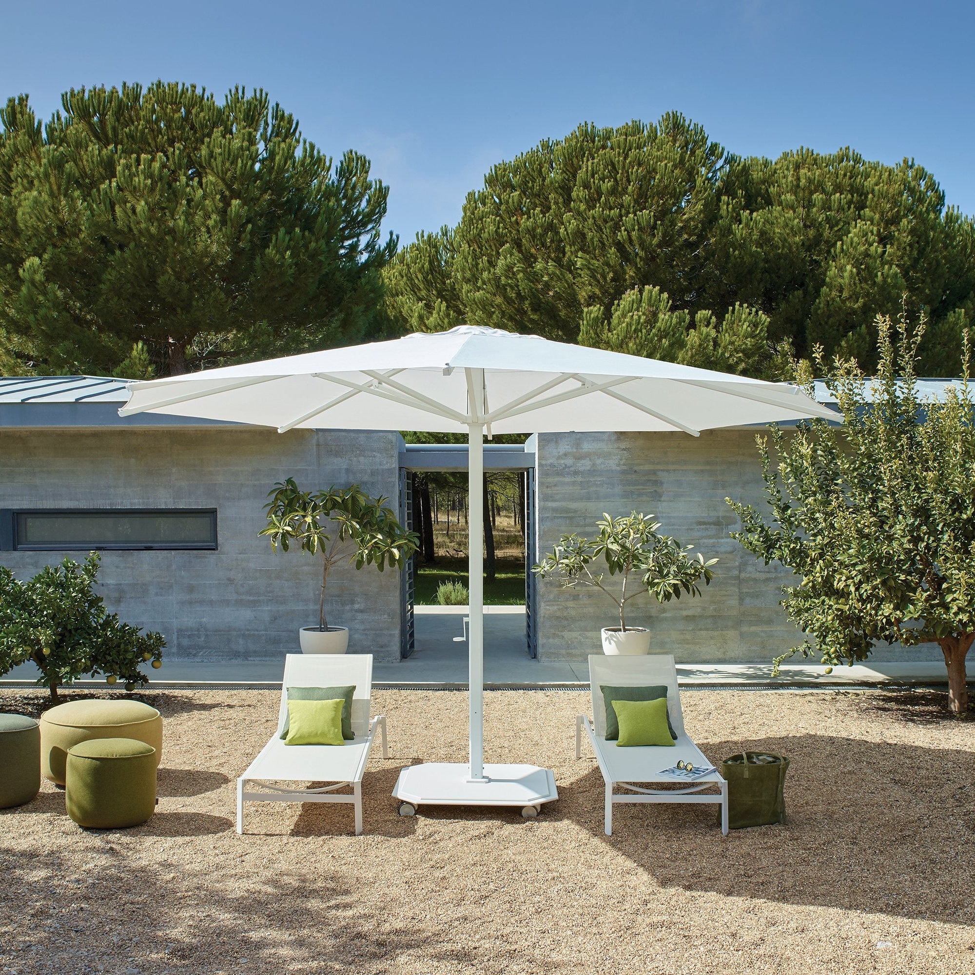 Jardinico JCP.201 Crank Lift 15' Centerpost Umbrella (MW in Natte White)