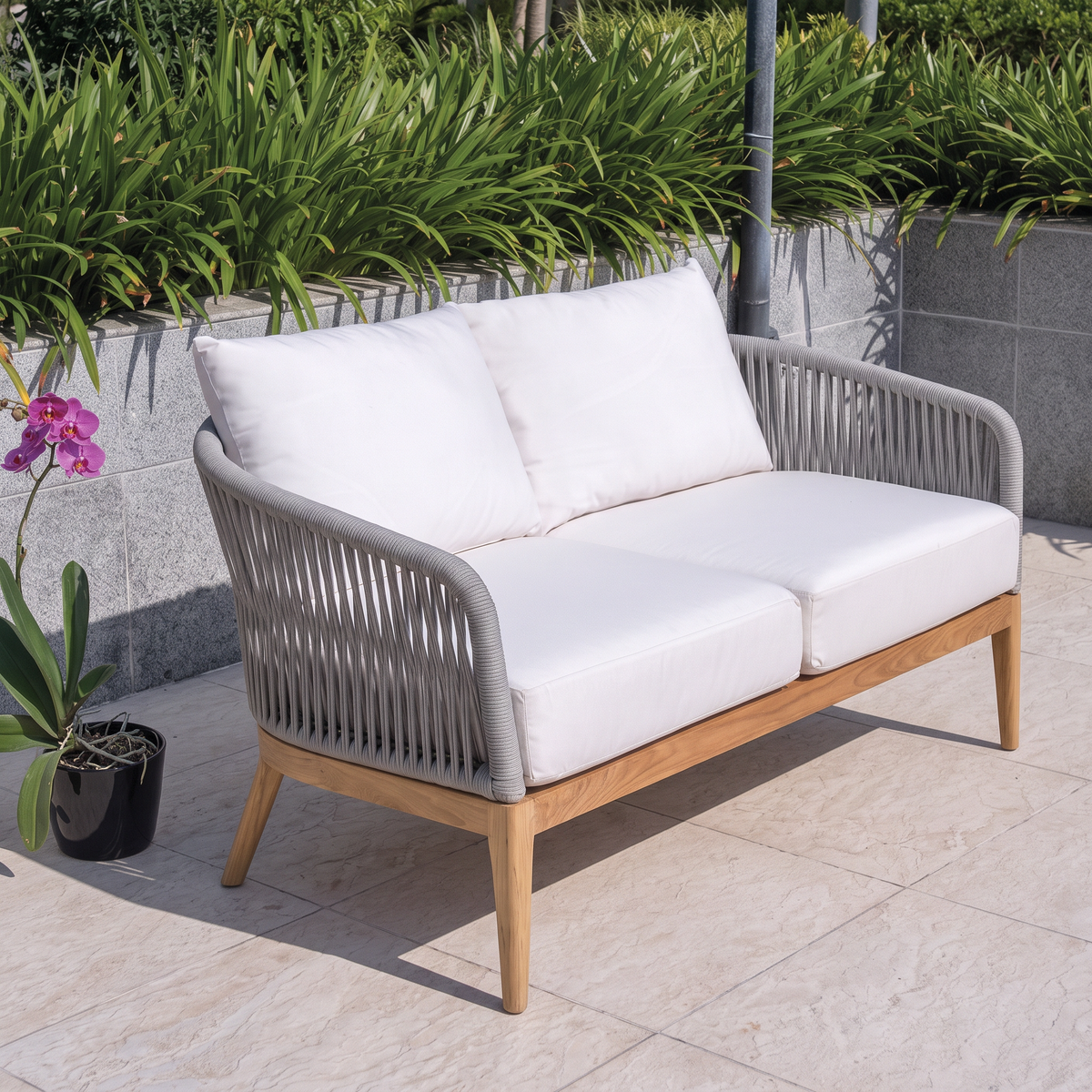 Kingsley Bate Lucia teak settee