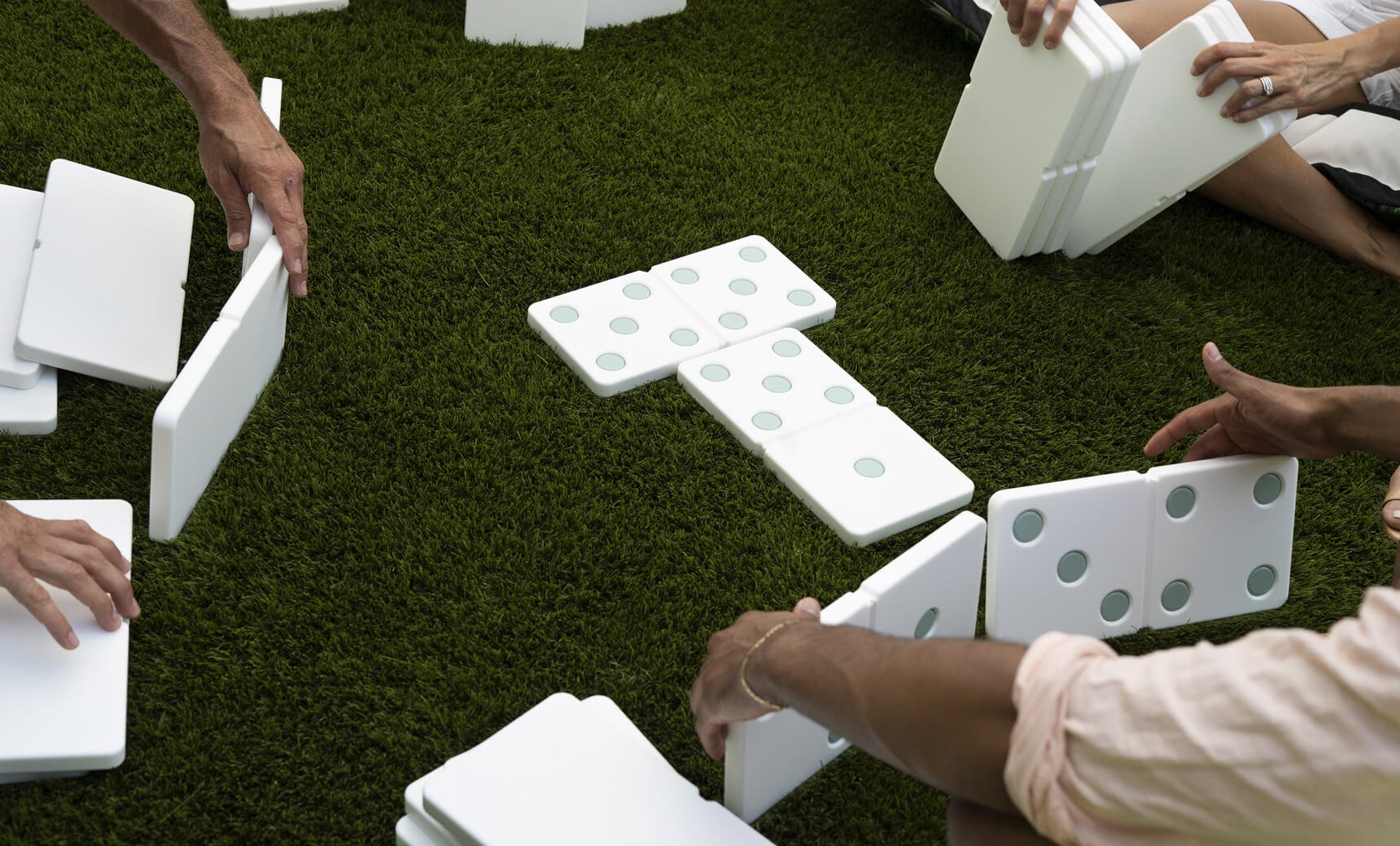 LEDGE Dominoes