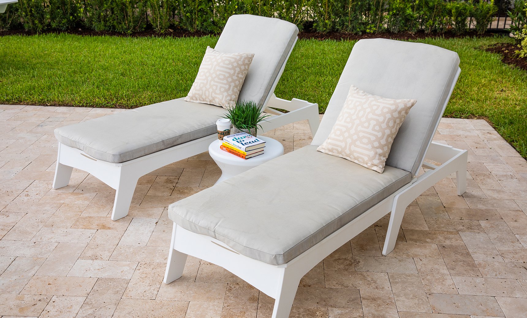 LEDGE Mainstay Chaise