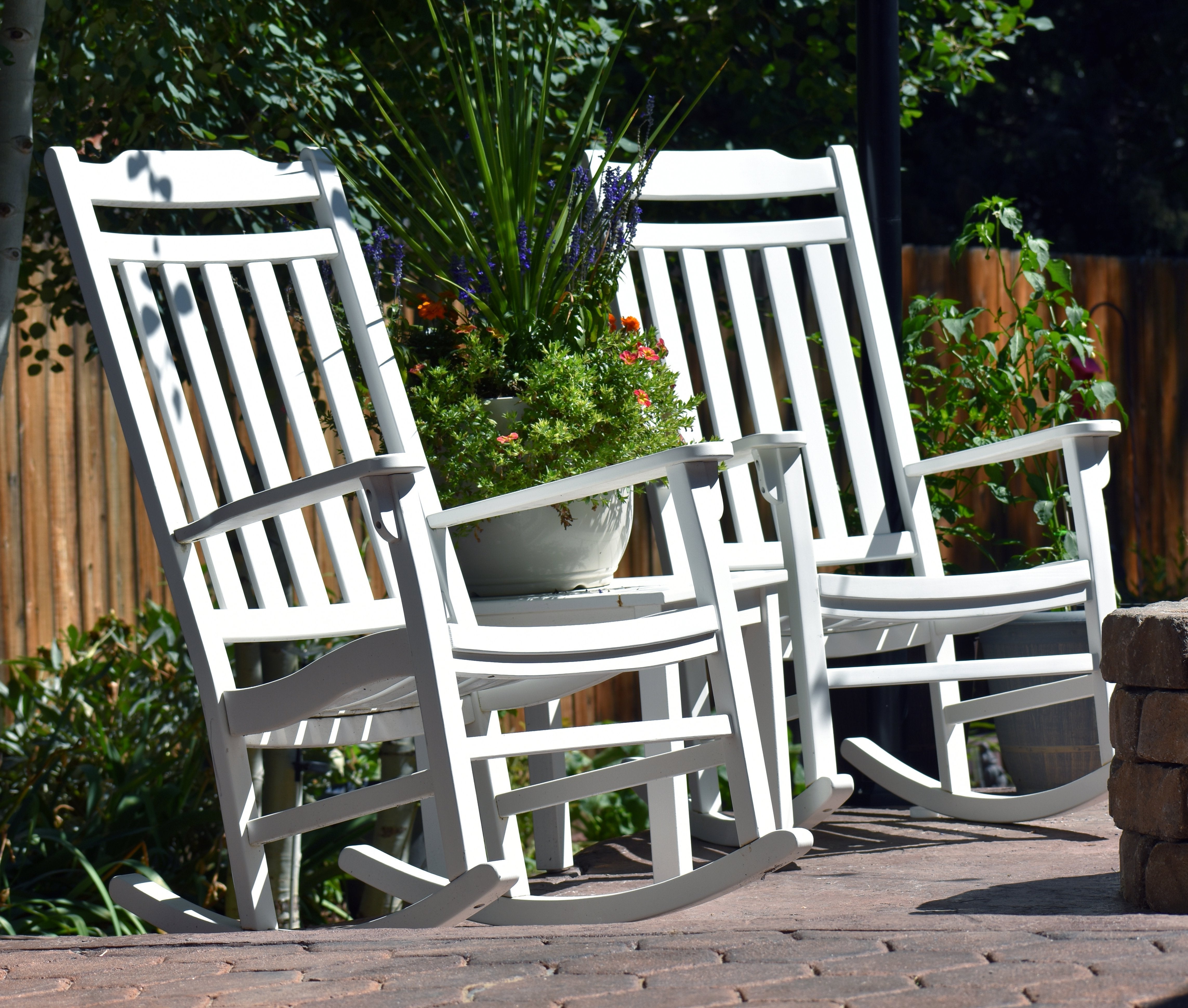 World's Finest Rocker Set of 2 + Side Table - White