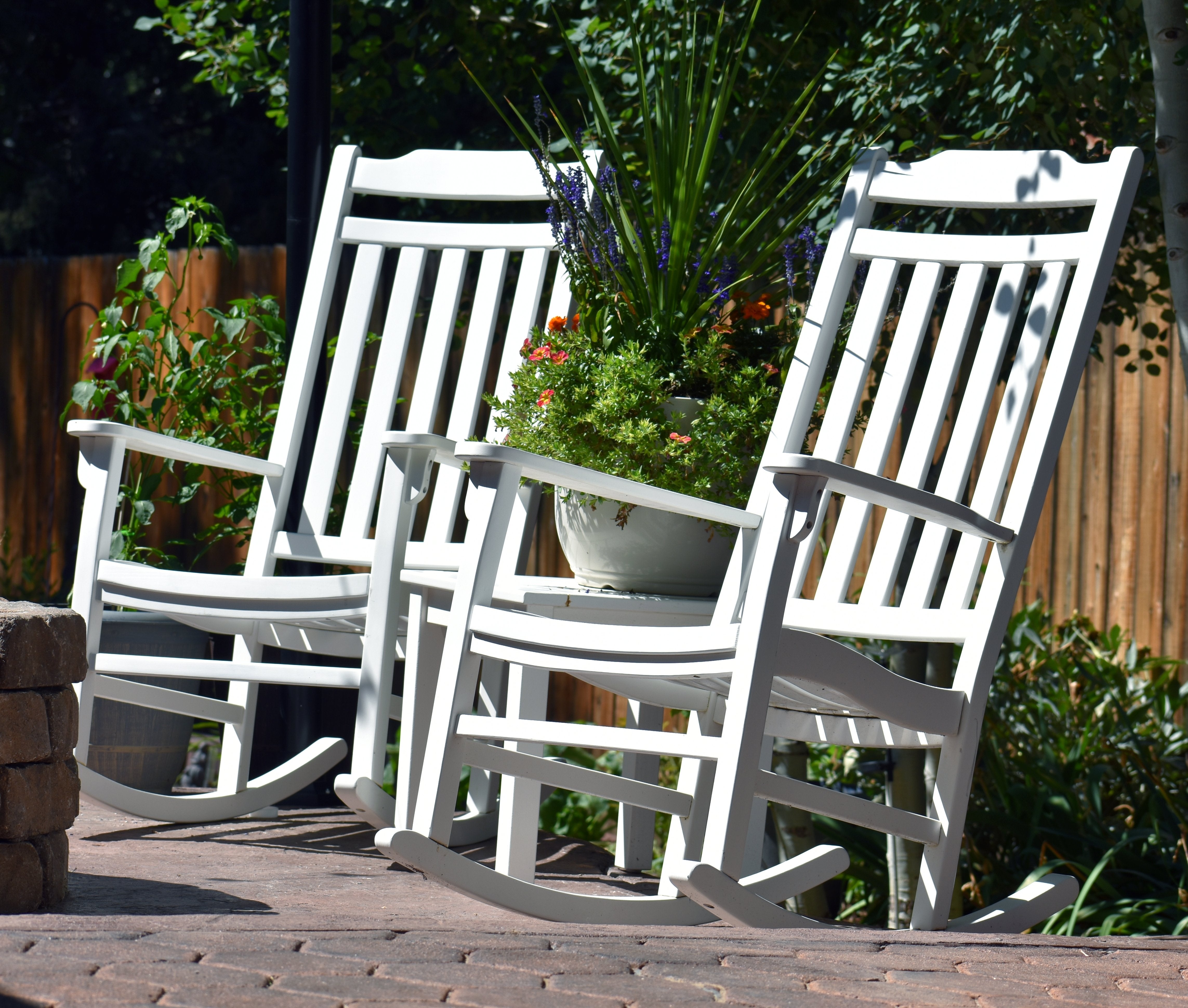 World's Finest Rocker Set of 2 + Side Table - White
